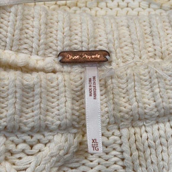 Free People Dream Cable Crew Pullover Sweater Oversized Cream NWT - Picture 15 of 16